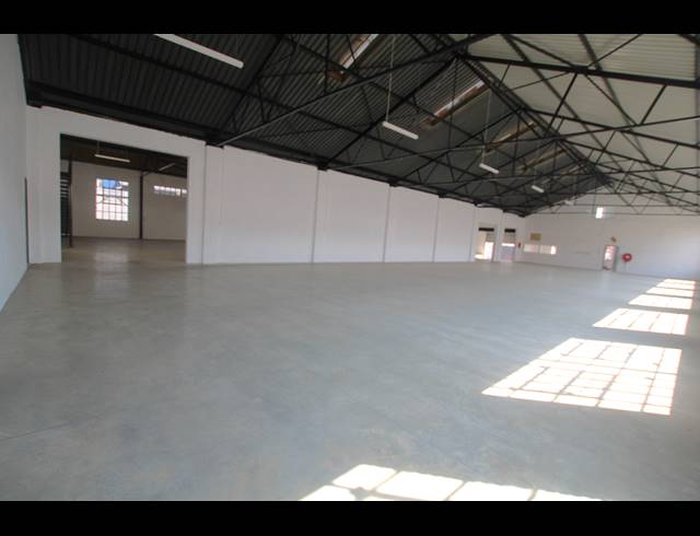 1,683M² FACTORY FOR SALE IN SEBENZA
